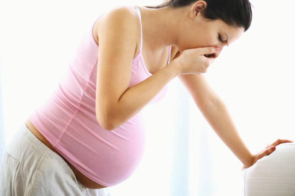Buồn nôn, nghén gây chóng mặt khi mang thai