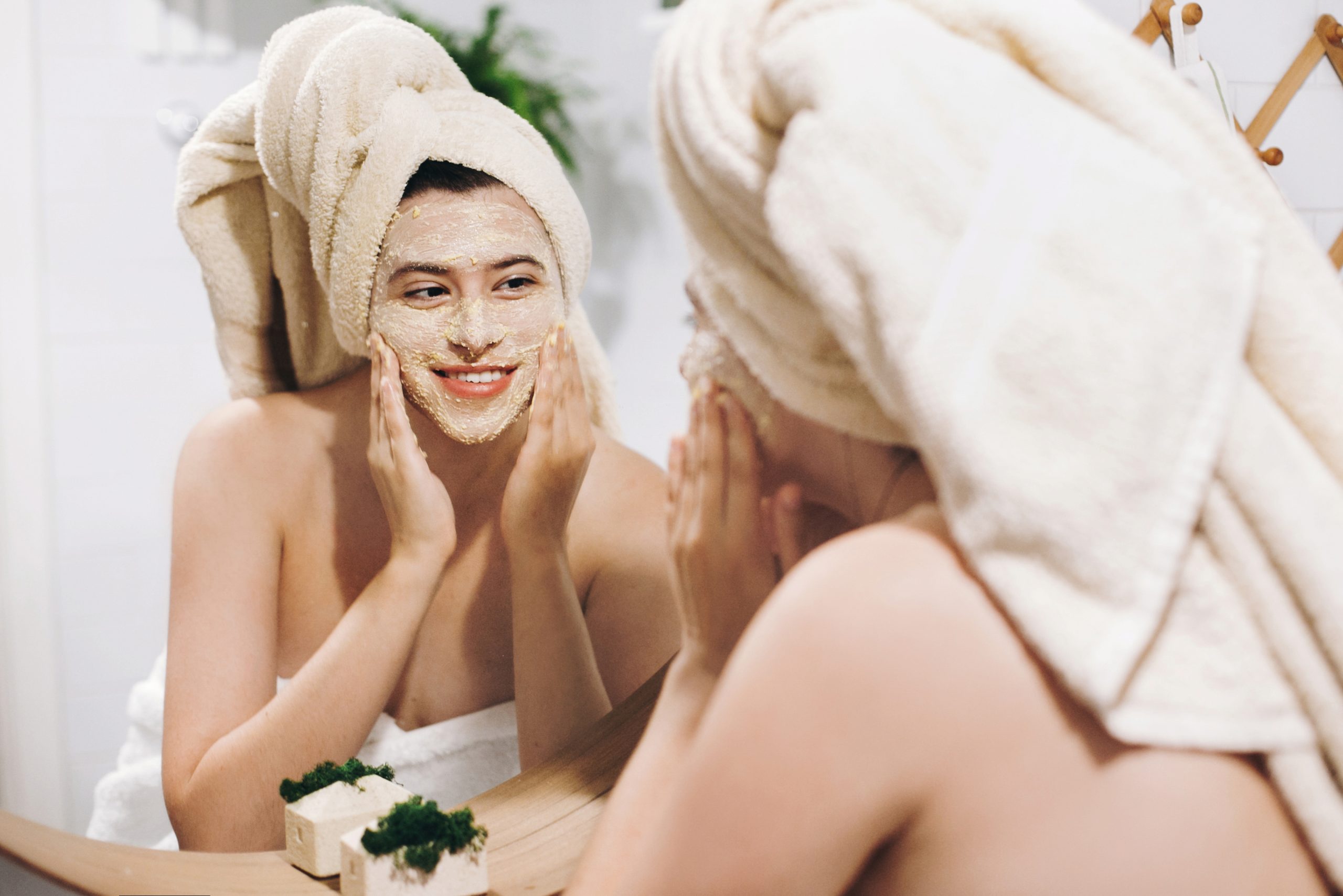 massage mặt cách chăm sóc da mặt sau sinh
