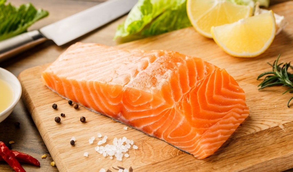 ăn cá hồi bổ sung dưỡng chất tốt cho móng tay