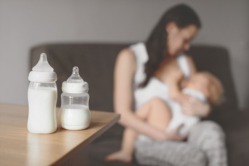 sữa mẹ là nguồn dinh dưỡng tốt nhất cho trẻ sơ sinh và trẻ nhỏ