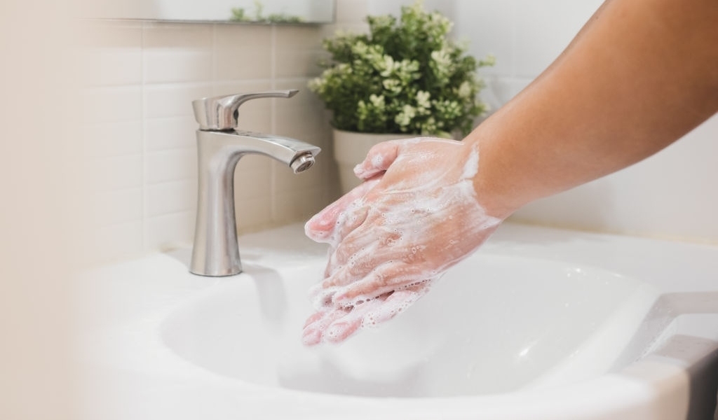 rửa tay chăm sóc sức khỏe gia đình